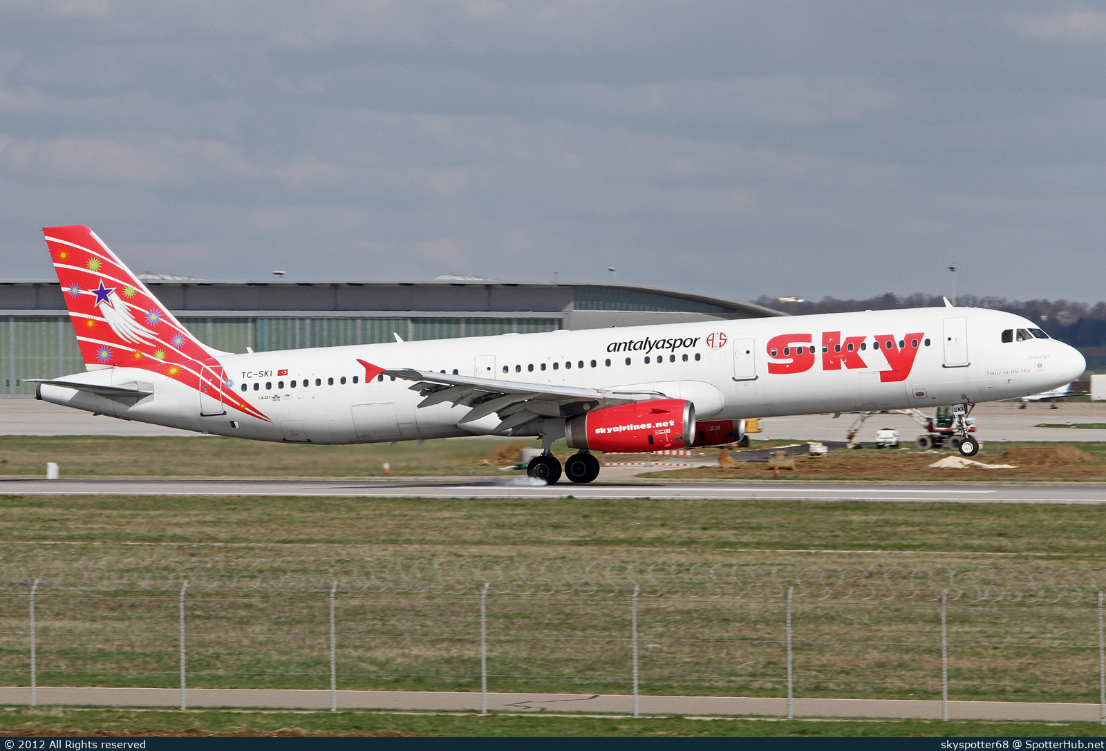 Photo of TC-SKI - Airbus A321-231 operated by Sky Airlines