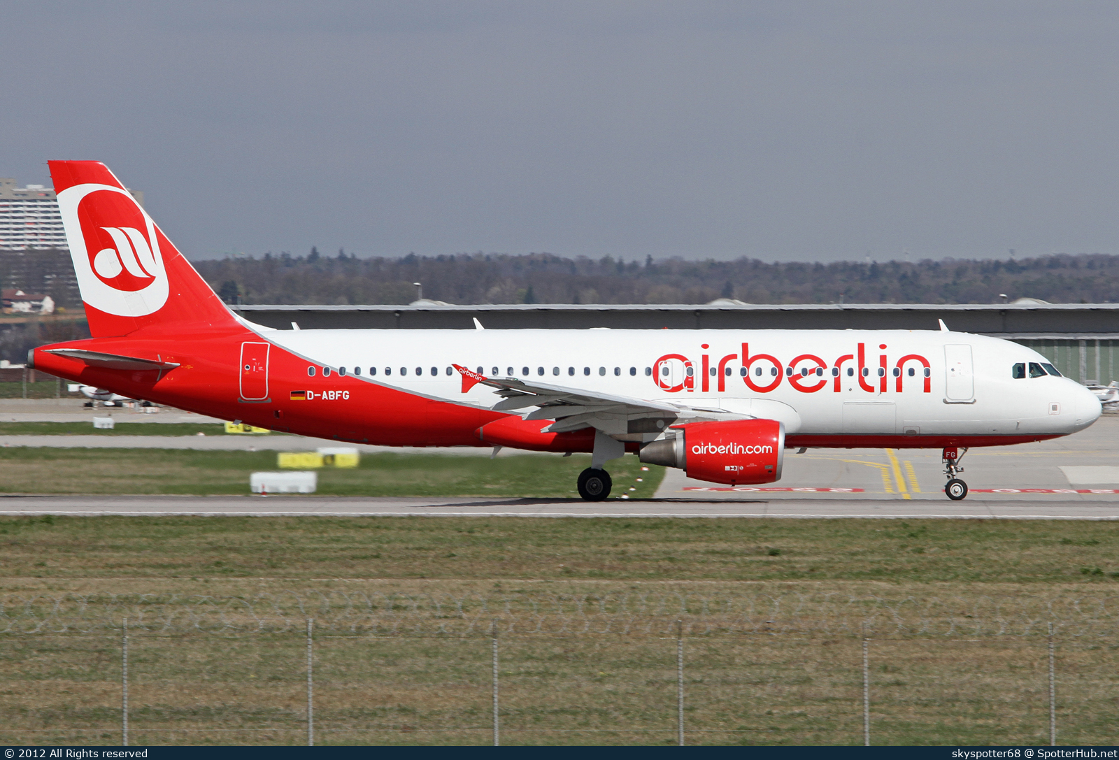 Photo of D-ABFG - Airbus A320-214 operated by Air Berlin