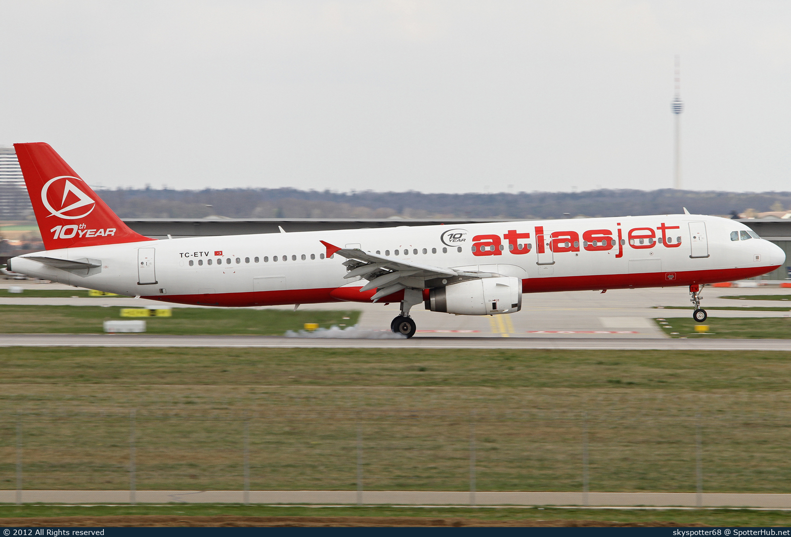 Photo of TC-ETV - Airbus A321-231 operated by Atlasjet