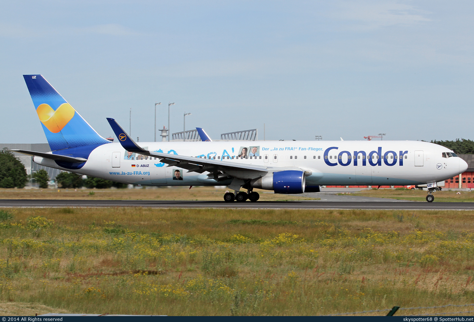 Photo of D-ABUZ - Boeing 767-330(ER) operated by Condor