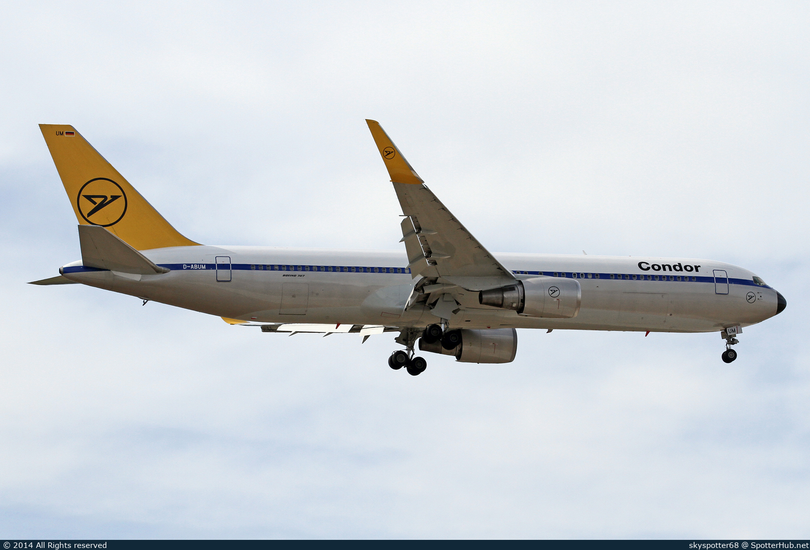 Photo of D-ABUM - Boeing 767-31B(ER) operated by Condor