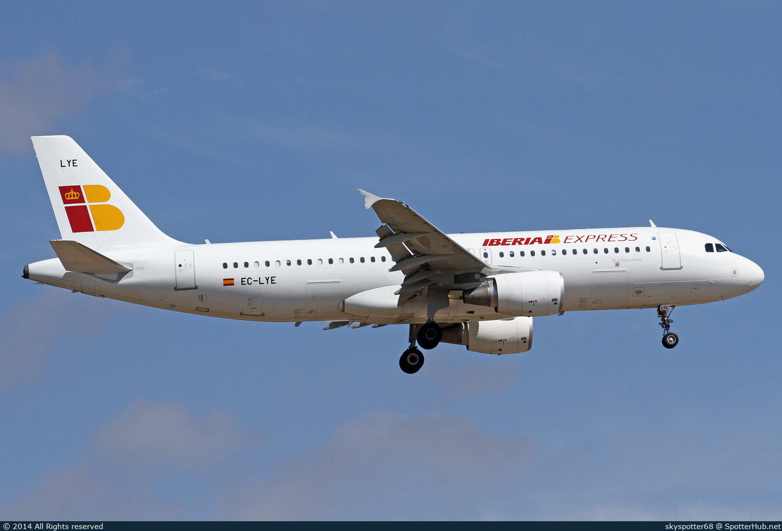 Photo of EC-LYE - Airbus A320-216 operated by Iberia Express
