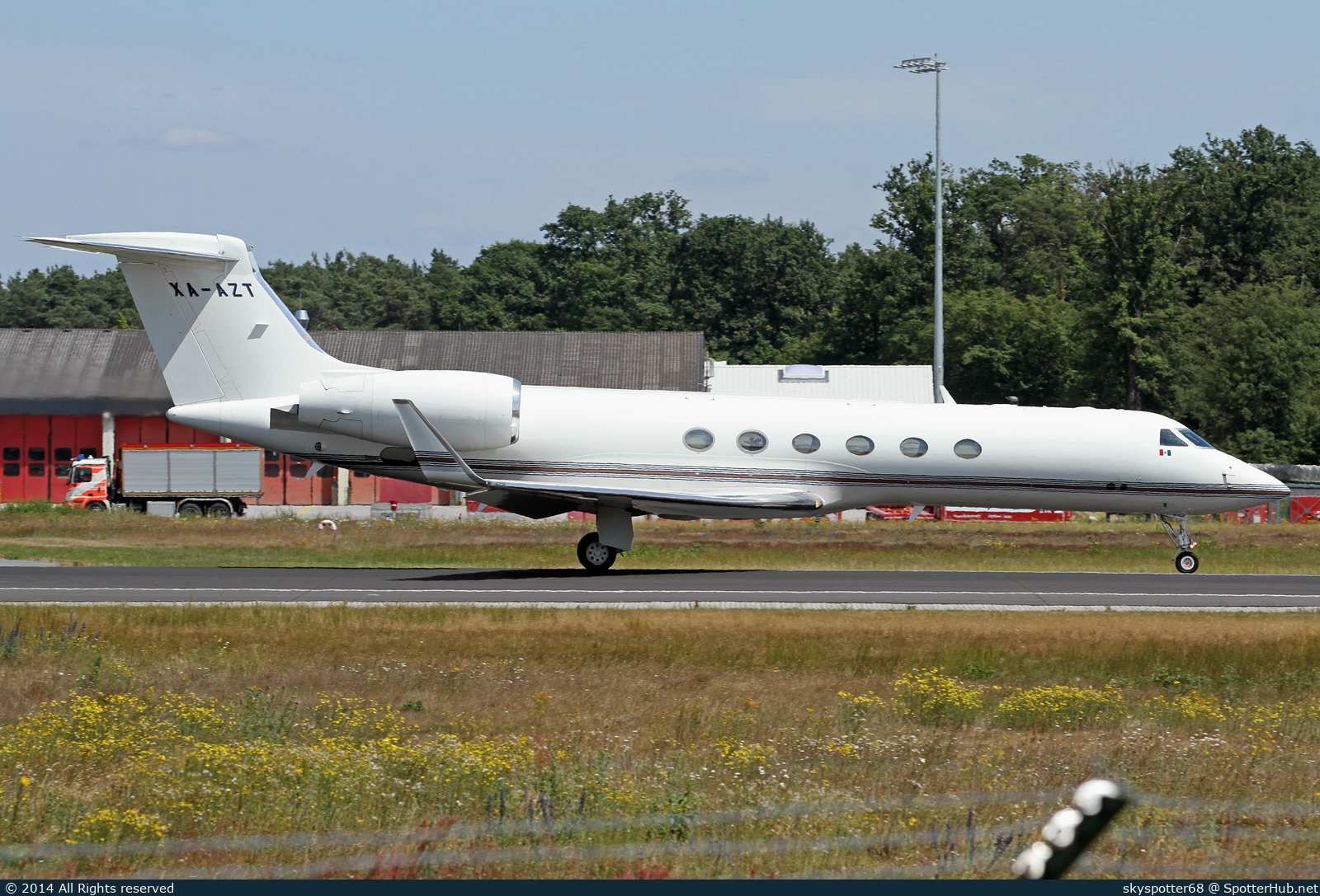Photo of XA-AZT - Gulfstream GV operated by TV Azteca
