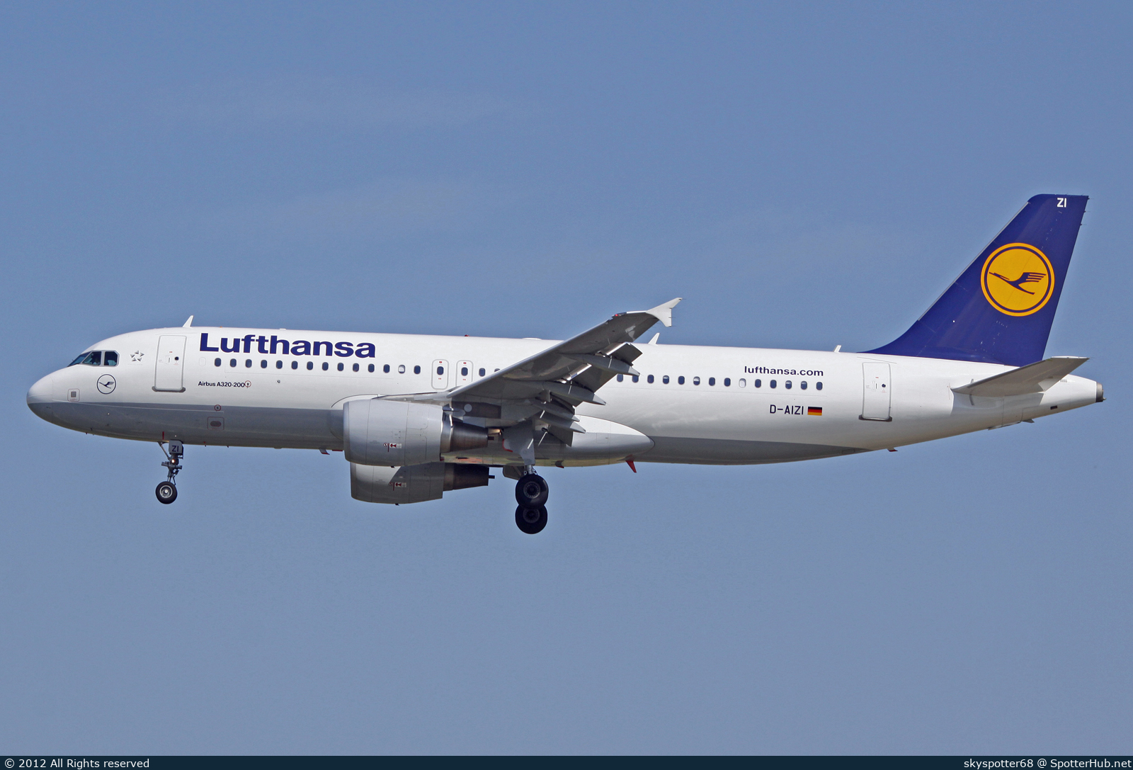 Photo of D-AIZI - Airbus A320-214 operated by Lufthansa