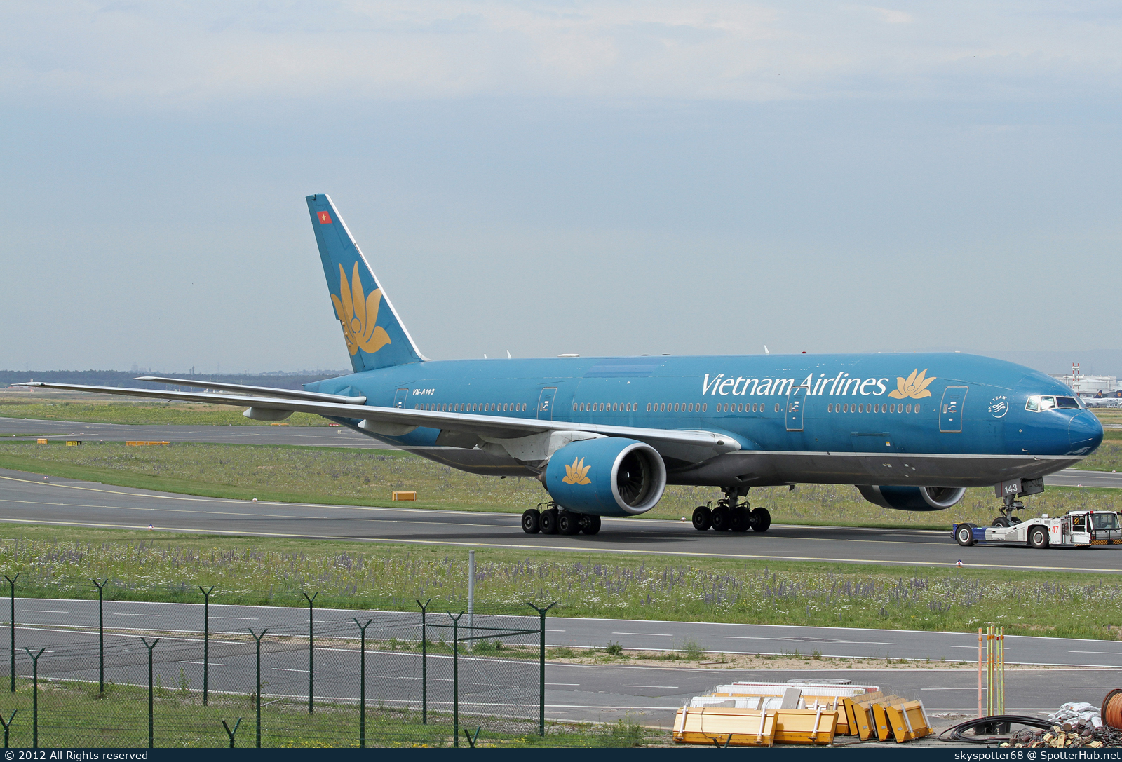 Photo of VN-A143 - Boeing 777-26K(ER) operated by Vietnam Airlines