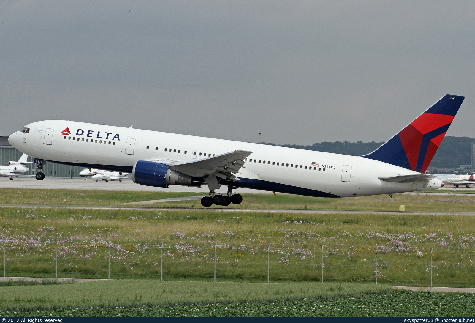 Photo of N394DL - Boeing 767-324(ER) operated by Delta Air Lines