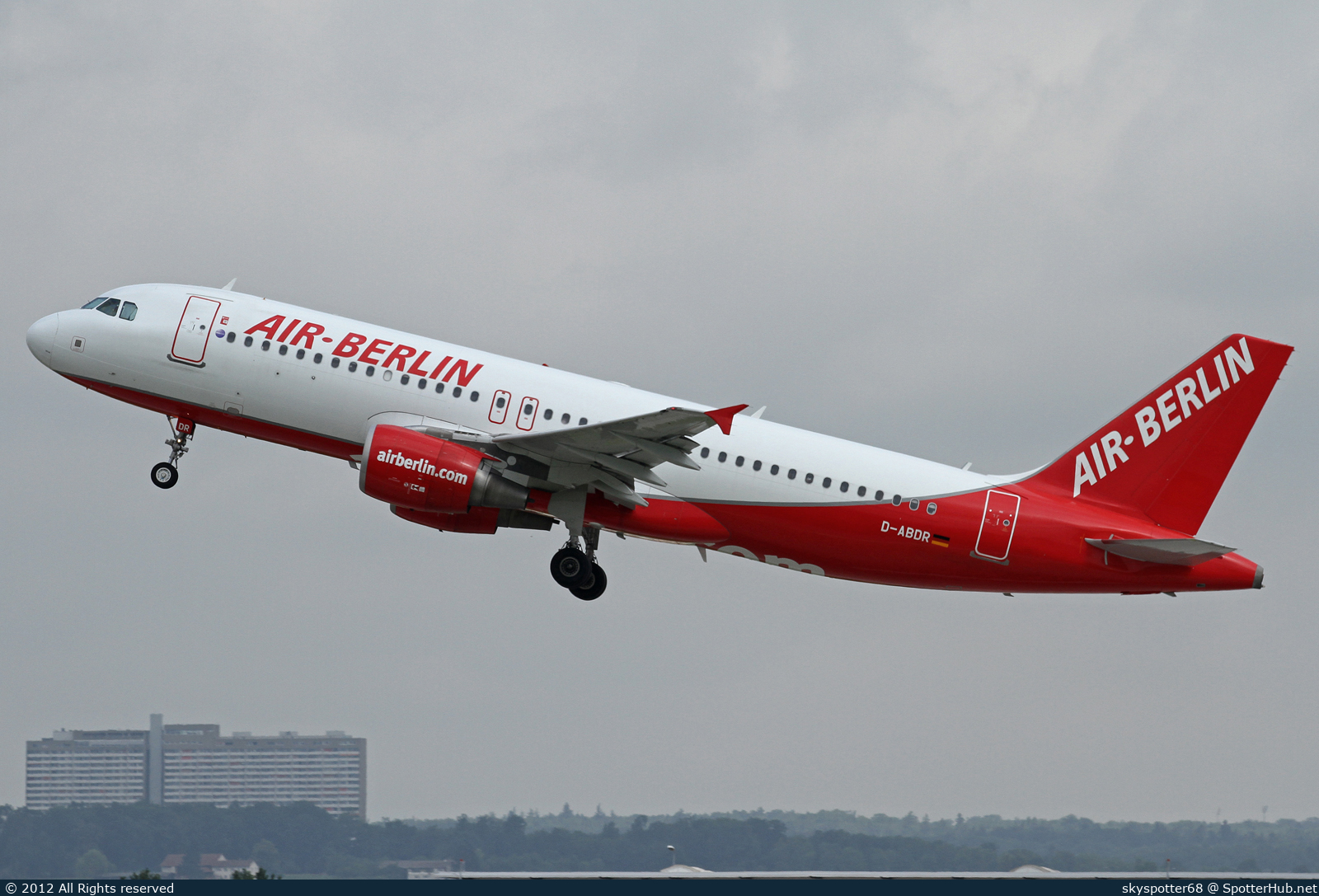 Photo of D-ABDR - Airbus A320-214 operated by Air Berlin
