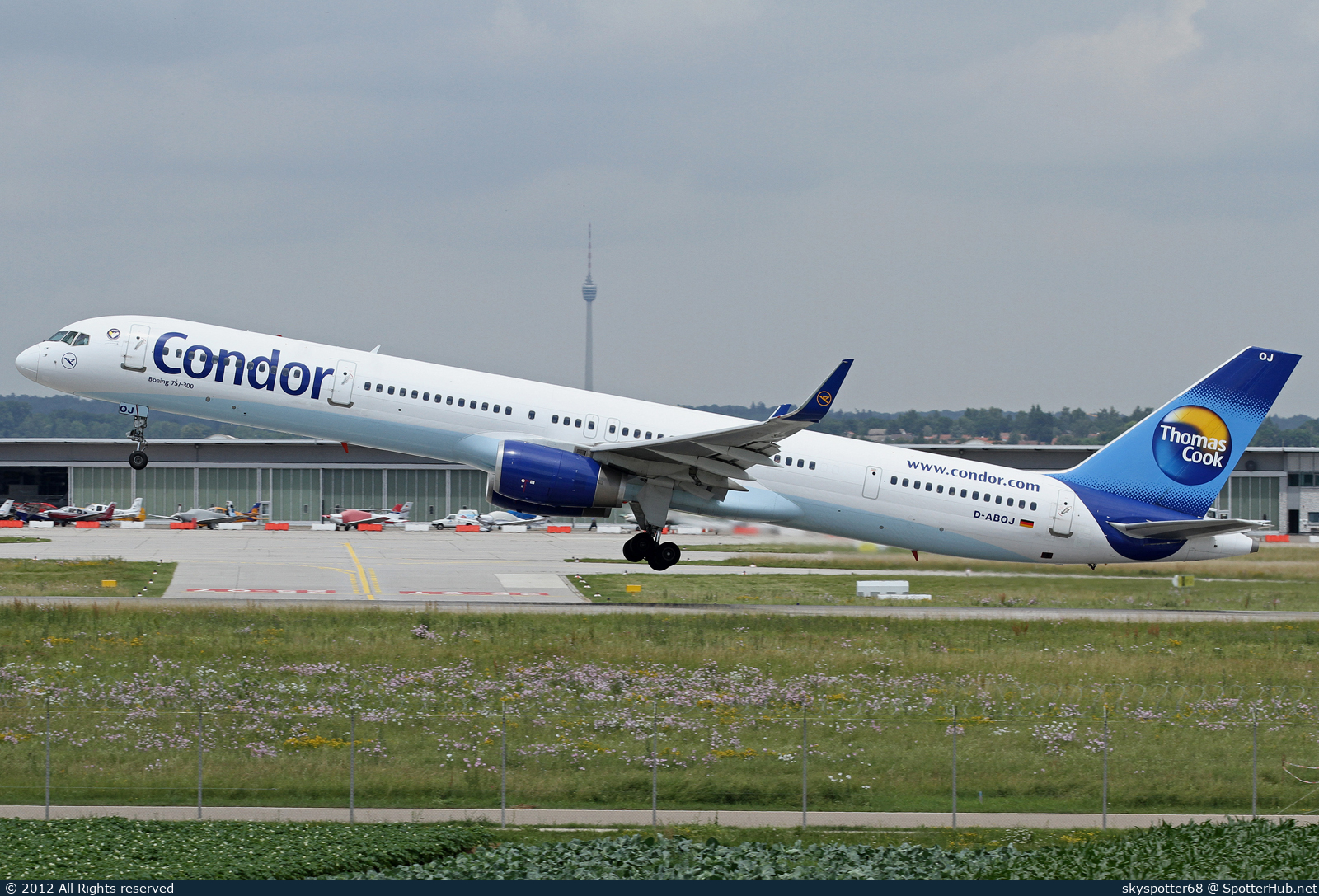 Photo of D-ABOJ - Boeing 757-330 operated by Condor