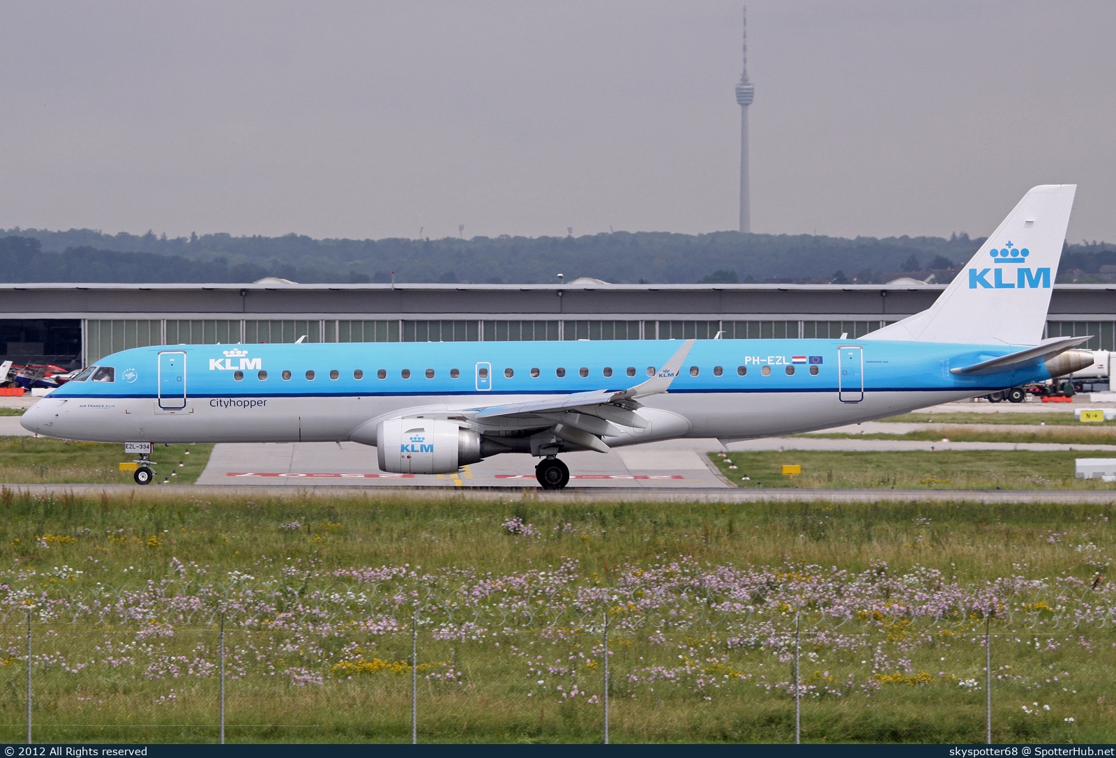 Photo of PH-EZL - Embraer ERJ-190STD operated by KLM Cityhopper
