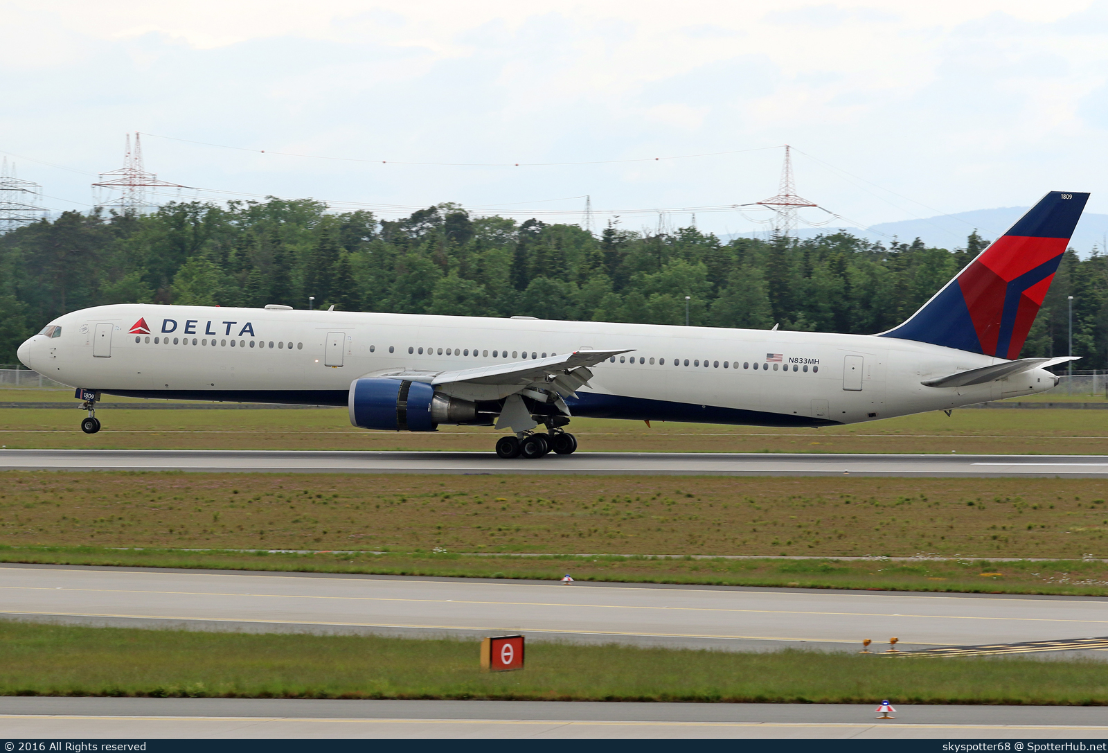 Photo of N833MH - Boeing 767-432(ER) operated by Delta Air Lines