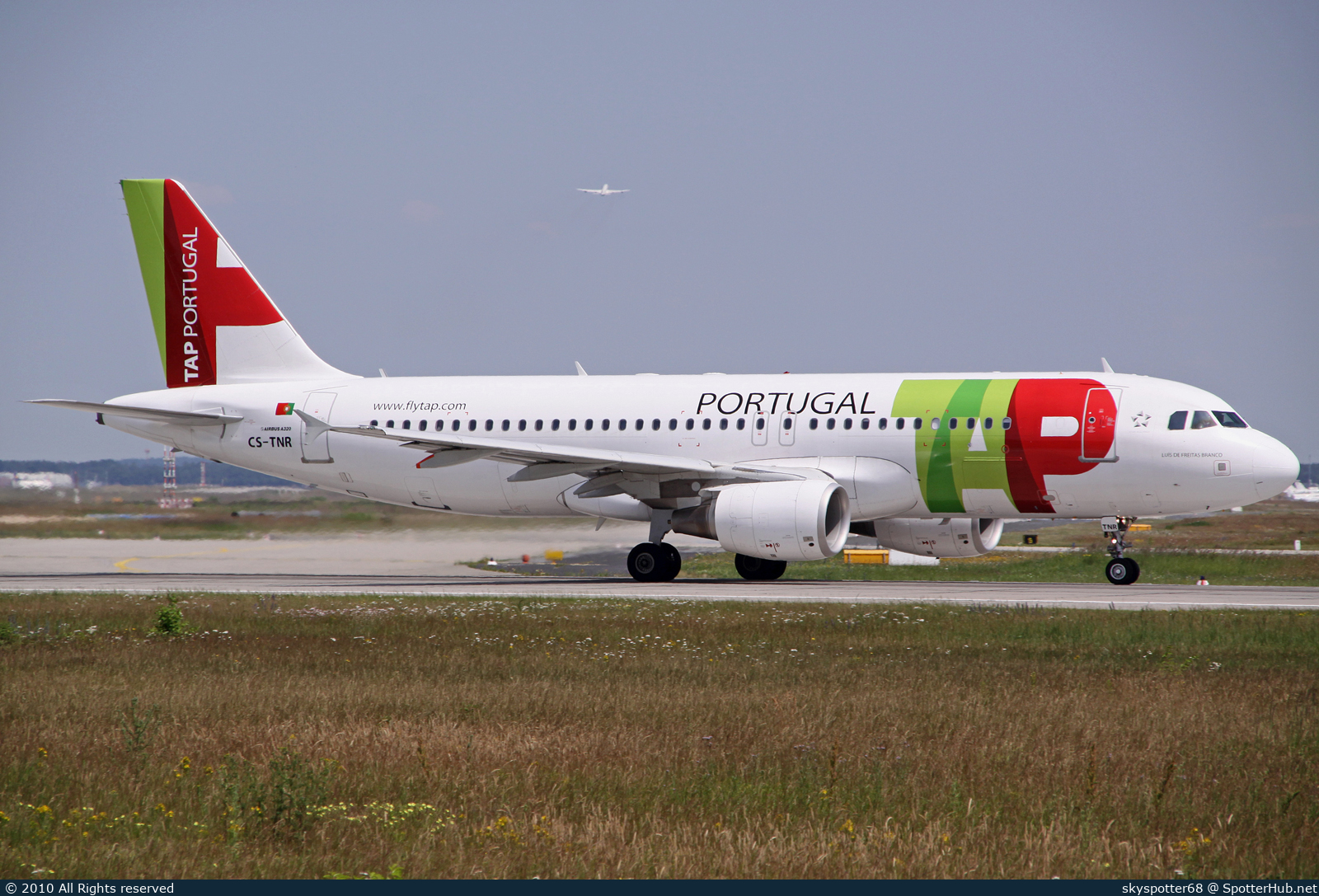 Photo of CS-TNR - Airbus A320-214 operated by TAP Air Portugal