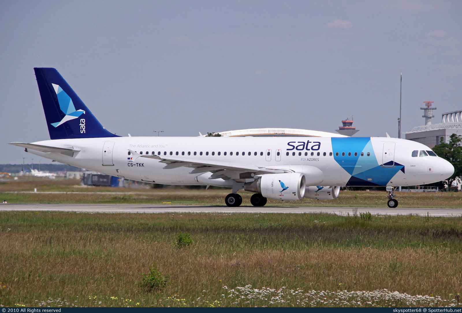 Photo of CS-TKK - Airbus A320-214 operated by SATA International