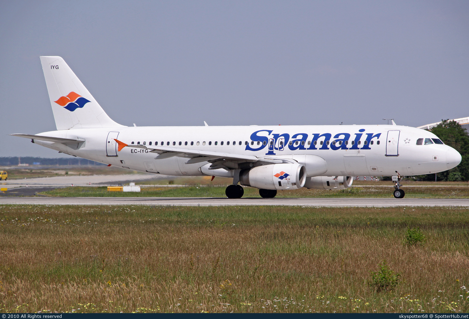 Photo of EC-IYG - Airbus A320-232 operated by Spanair