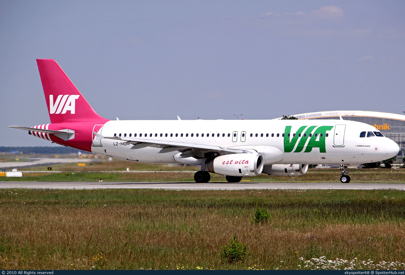 Photo of LZ-MDM - Airbus A320-232 operated by Air Via