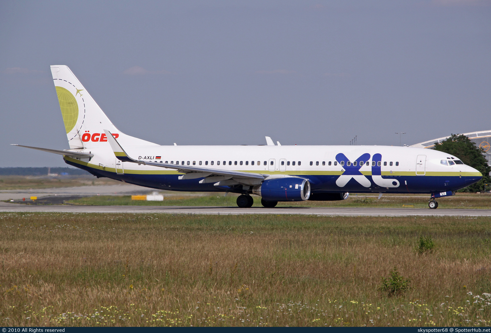 Photo of D-AXLI - Boeing 737-81Q operated by XL Airways Germany