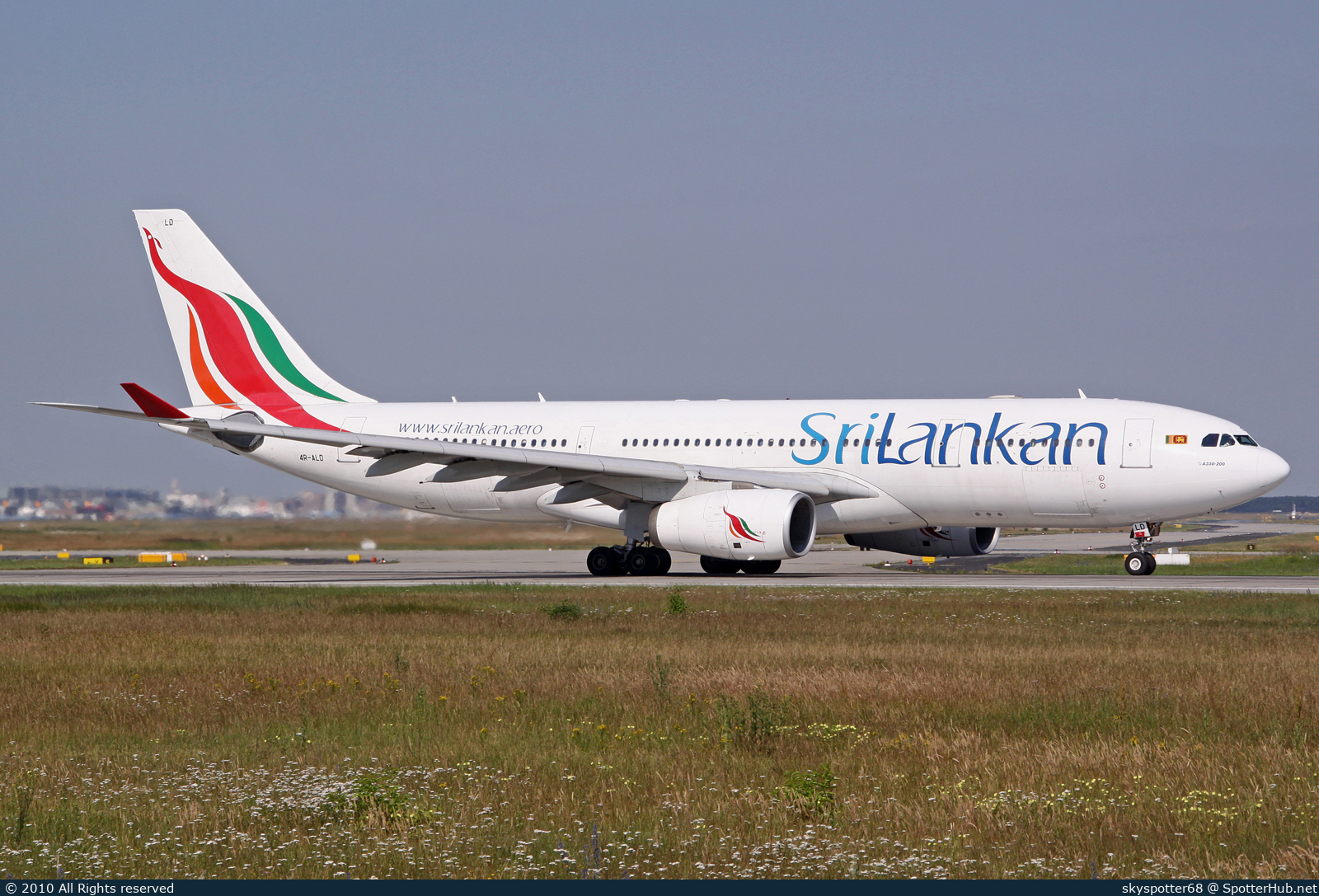 Photo of 4R-ALD - Airbus A330-243 operated by SriLankan Airlines