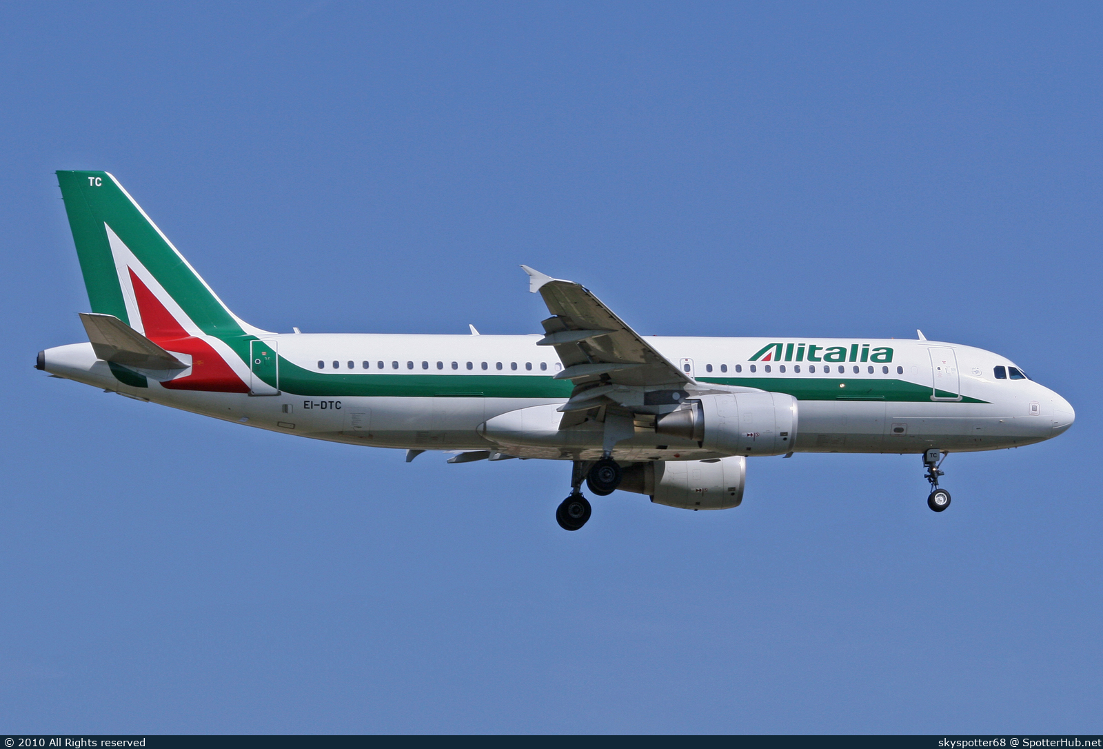 Photo of EI-DTC - Airbus A320-216 operated by Alitalia