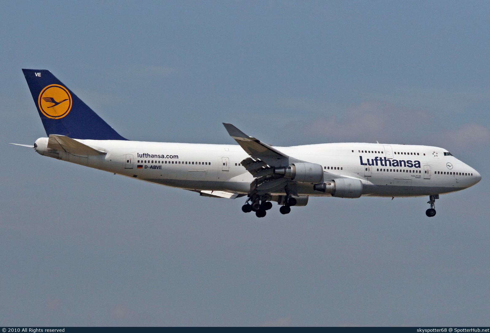 Photo of D-ABVE - Boeing 747-430 operated by Lufthansa