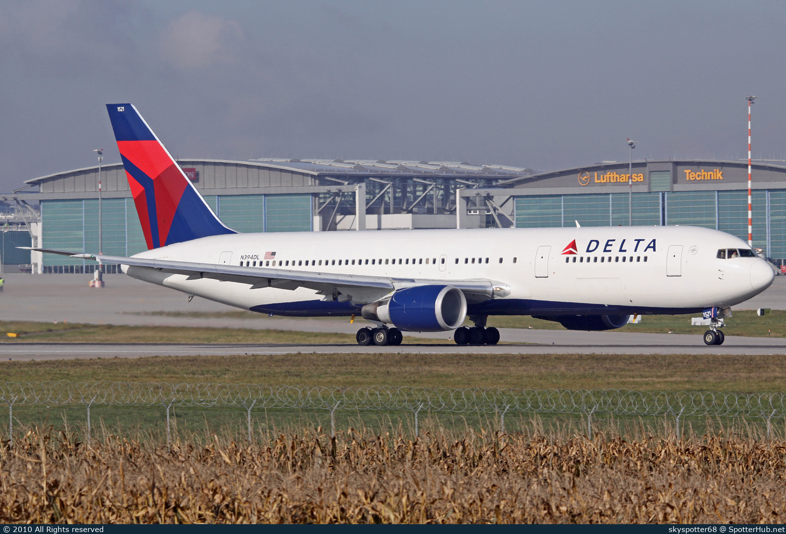 Photo of N394DL - Boeing 767-324(ER) operated by Delta Air Lines