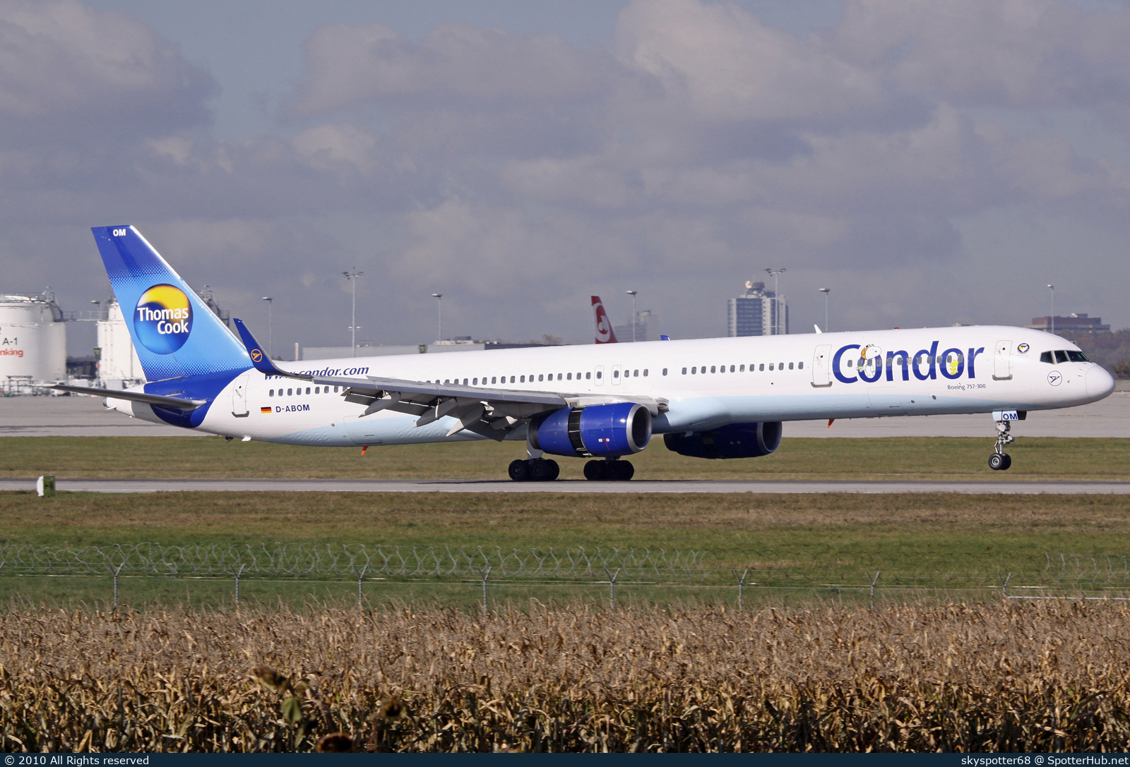 Photo of D-ABOM - Boeing 757-330 operated by Condor