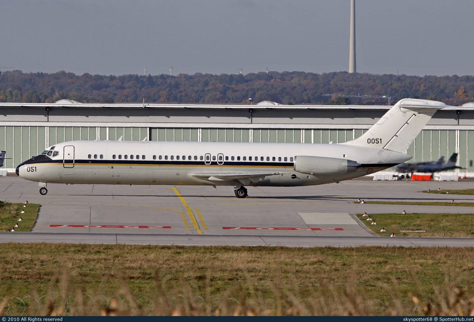 Photo of 160051 - McDonnell Douglas C-9B Skytrain II operated by US Navy