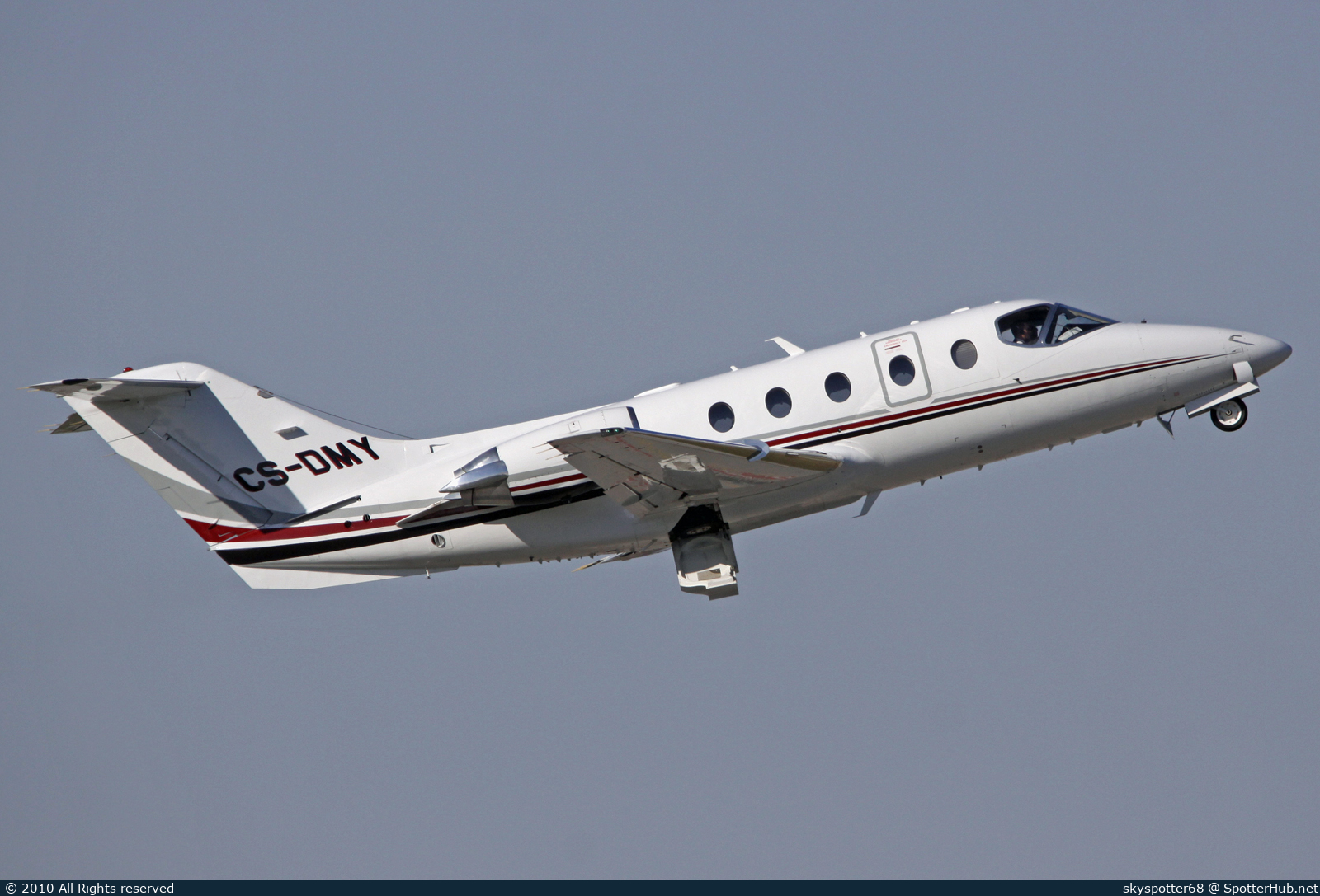 Photo of CS-DMY - Hawker Beechcraft 400XP operated by NetJets Europe