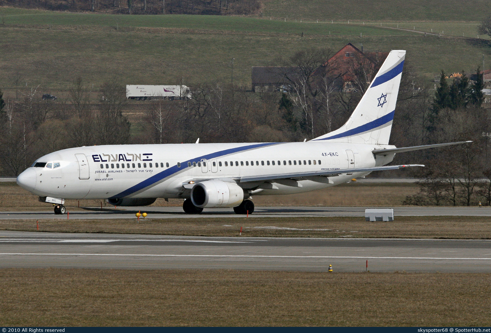 Photo of 4X-EKC - Boeing 737-858 operated by El Al Israel Airlines