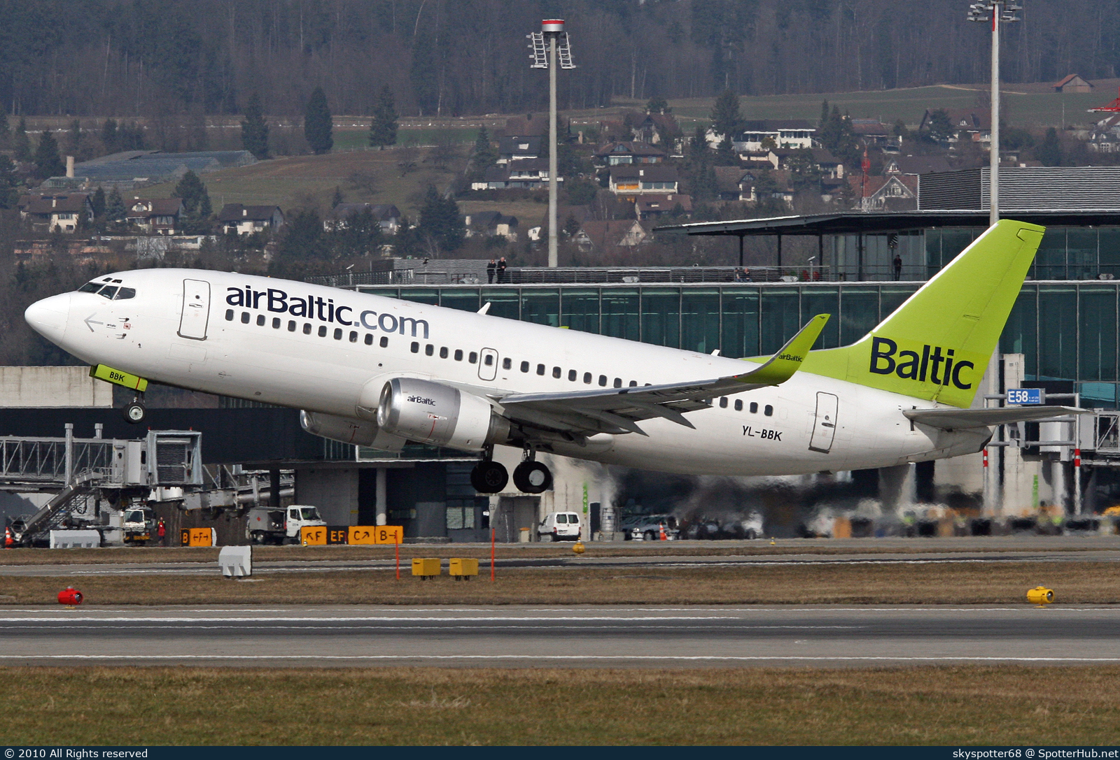 Photo of YL-BBK - Boeing 737-33V operated by airBaltic