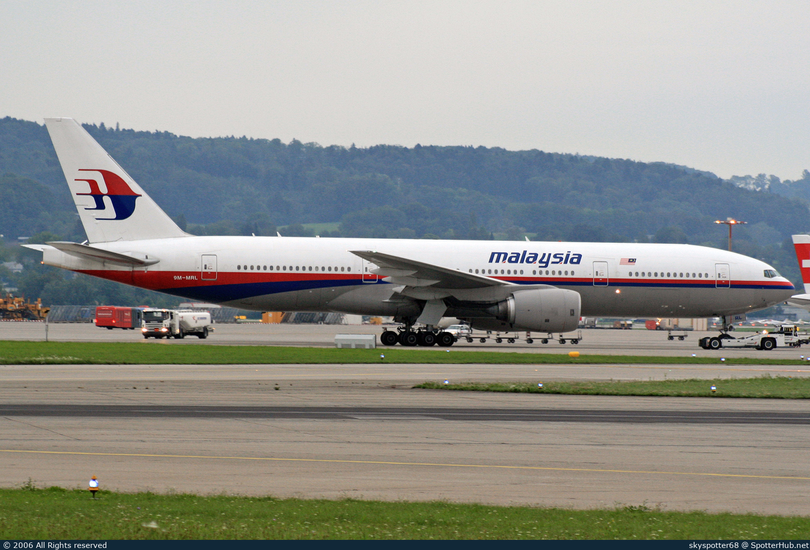 Photo of 9M-MRL - Boeing 777-2H6(ER) operated by Malaysia Airlines