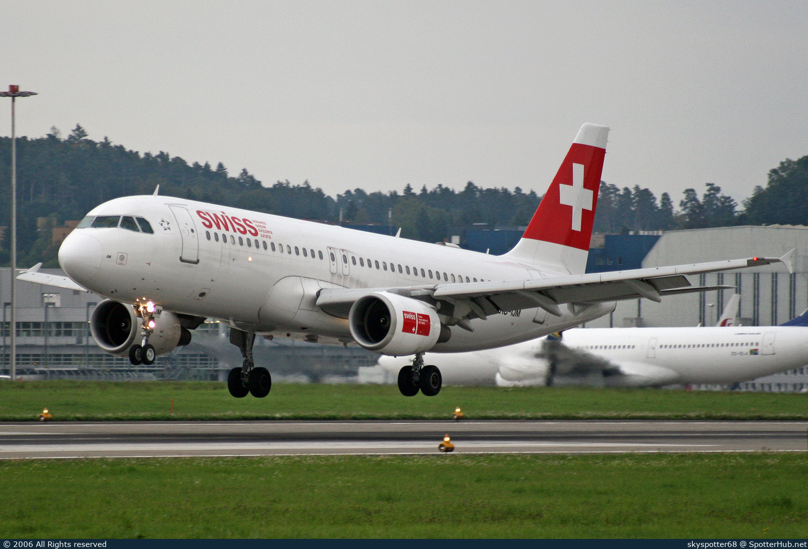 Photo of HB-IJM - Airbus A320-214 operated by Swiss International Air Lines