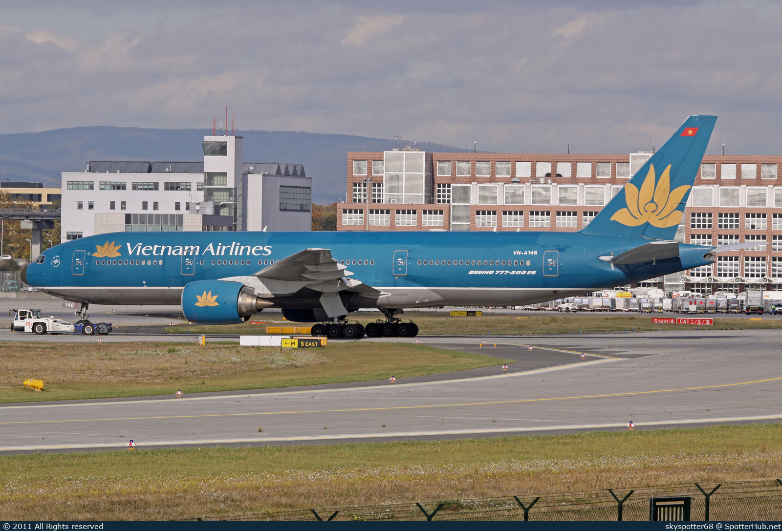 Photo of VN-A146 - Boeing 777-26K(ER) operated by Vietnam Airlines