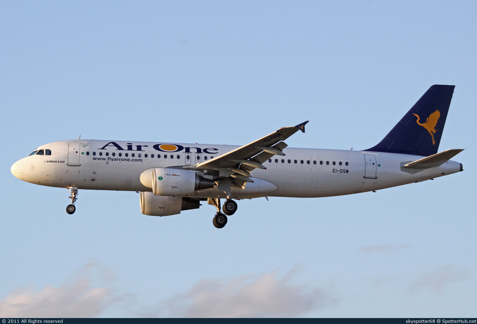 Photo of EI-DSW - Airbus A320-216 operated by Air One