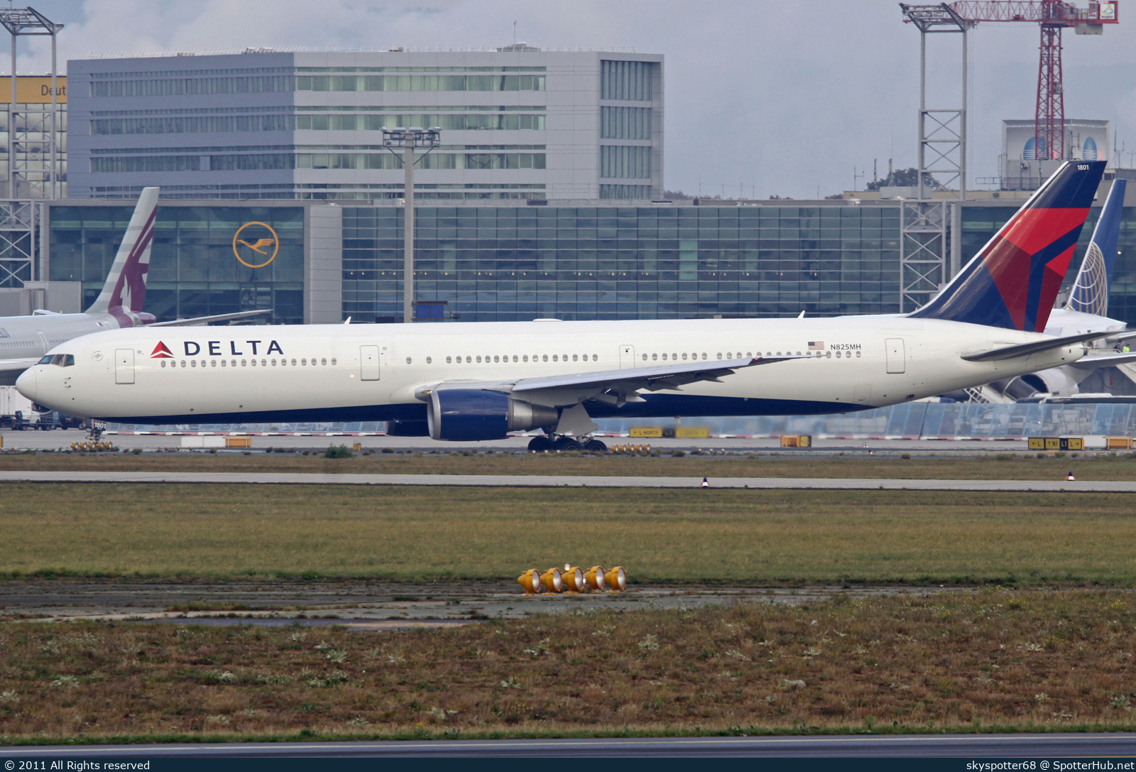 Photo of N825MH - Boeing 767-432(ER) operated by Delta Air Lines