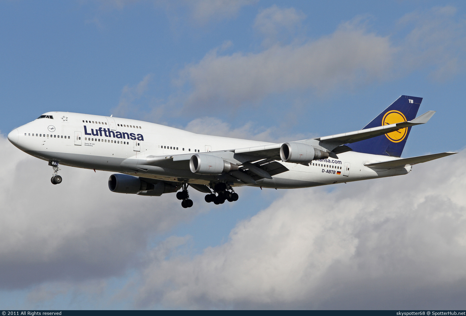 Photo of D-ABTB - Boeing 747-430(M) operated by Lufthansa