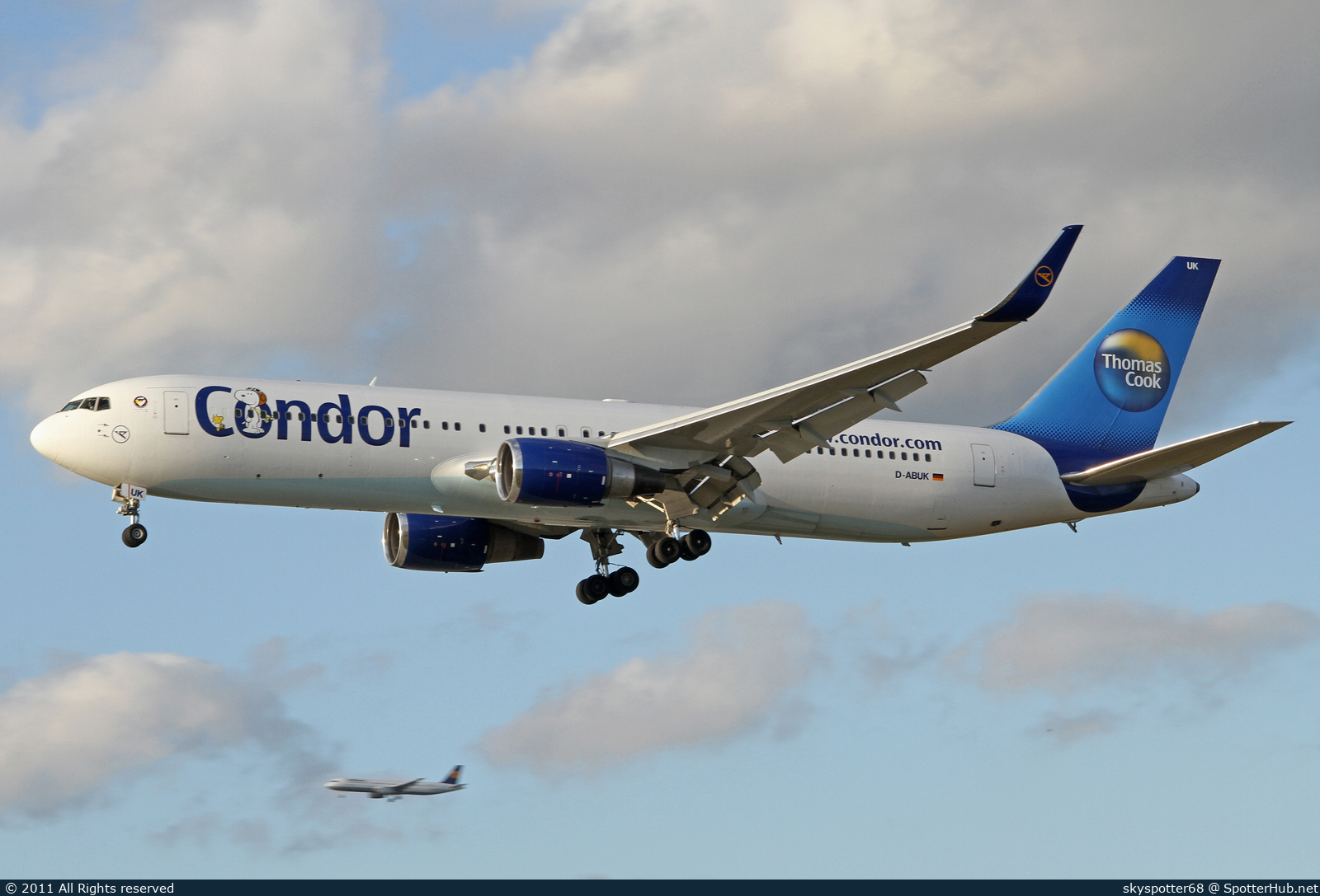 Photo of D-ABUK - Boeing 767-343(ER) operated by Condor
