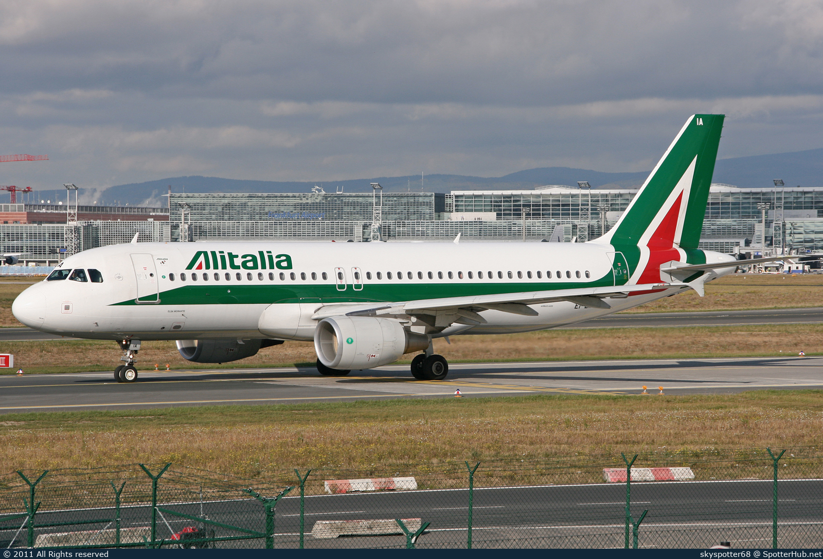 Photo of EI-EIA - Airbus A320-216 operated by Alitalia