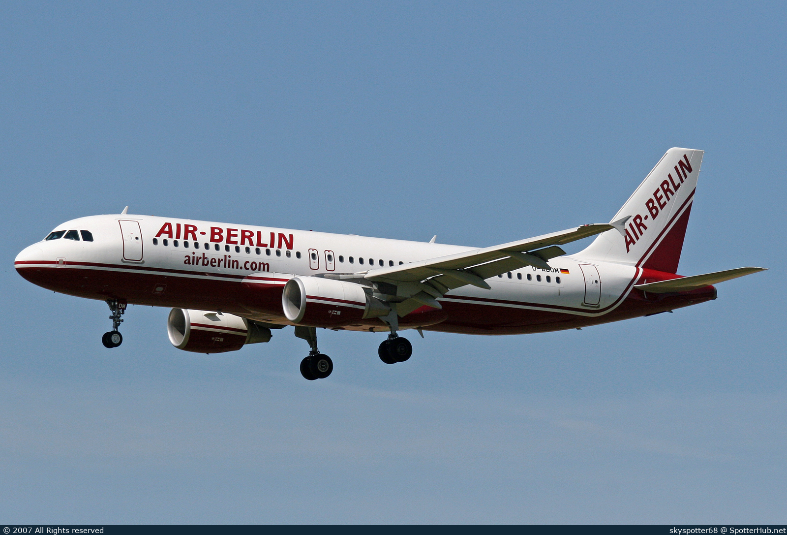 Photo of D-ABDM - Airbus A320-214 operated by Air Berlin