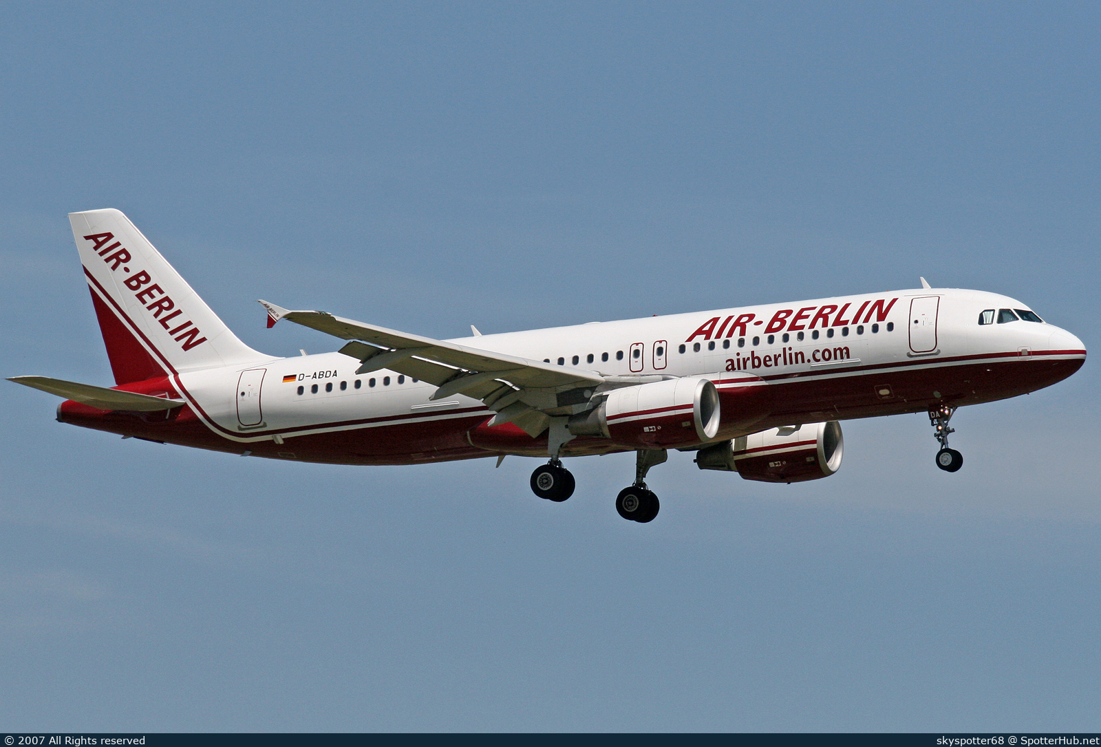 Photo of D-ABDA - Airbus A320-214 operated by Air Berlin