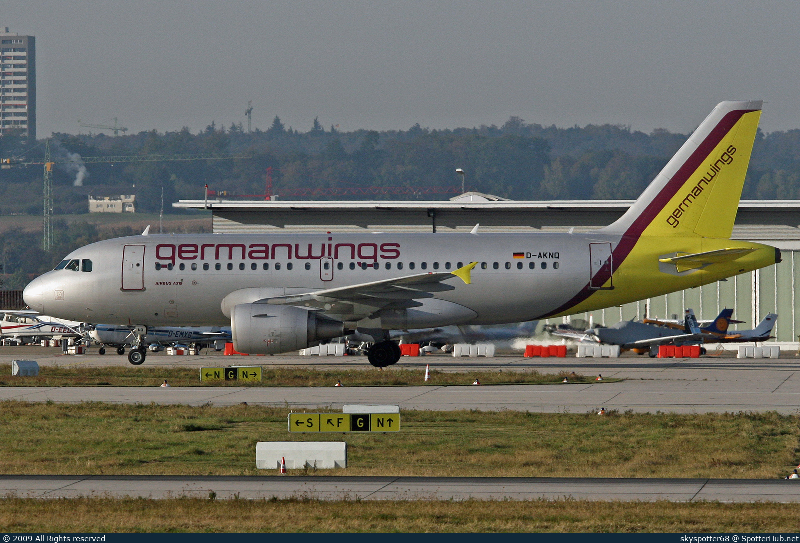 Photo of D-AKNQ - Airbus A319-112 operated by Germanwings