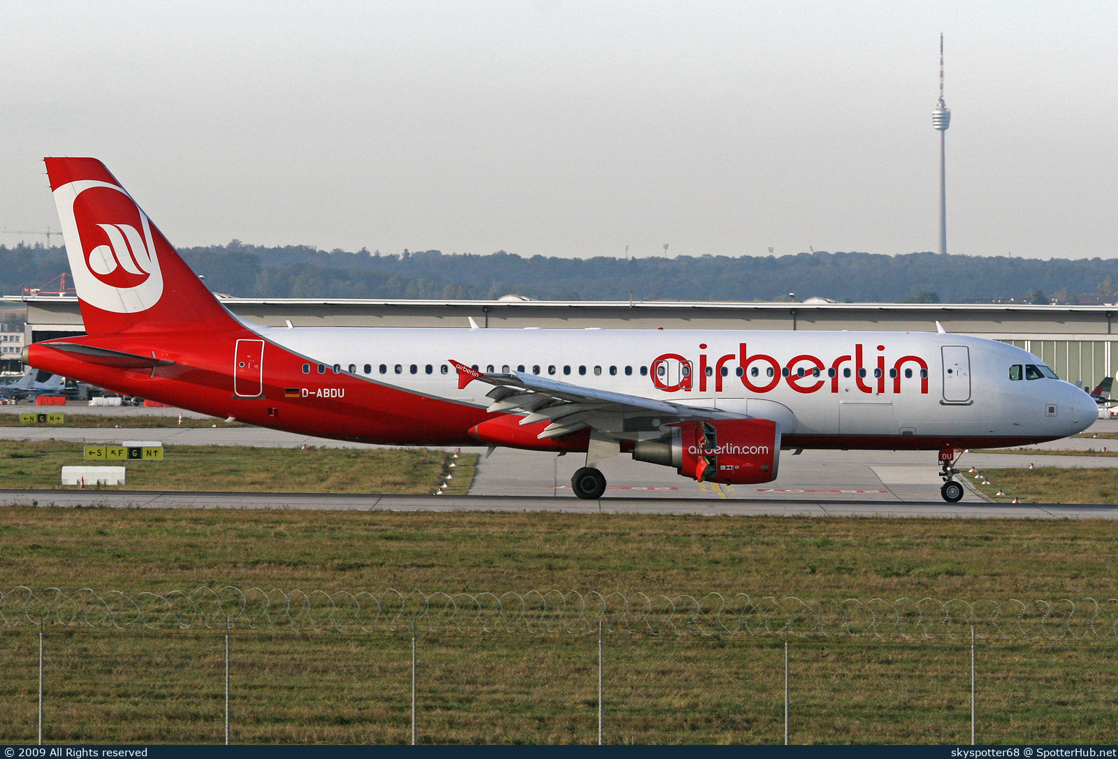 Photo of D-ABDU - Airbus A320-214 operated by Air Berlin
