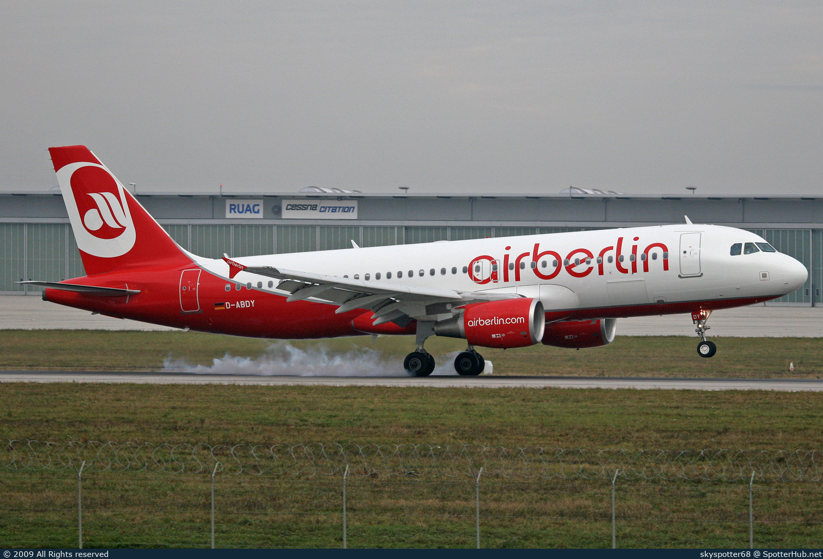 Photo of D-ABDY - Airbus A320-214 operated by Air Berlin