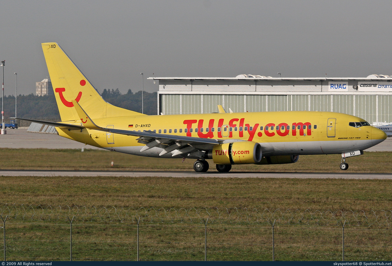 Photo of D-AHXD - Boeing 737-7K5 operated by TUIfly