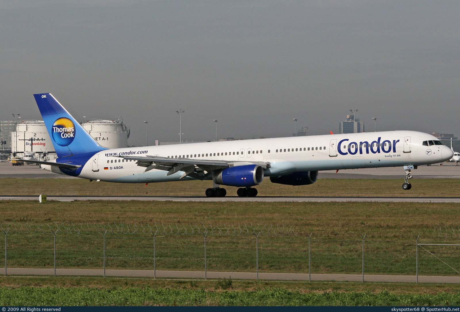 Photo of D-ABOK - Boeing 757-330 operated by Condor