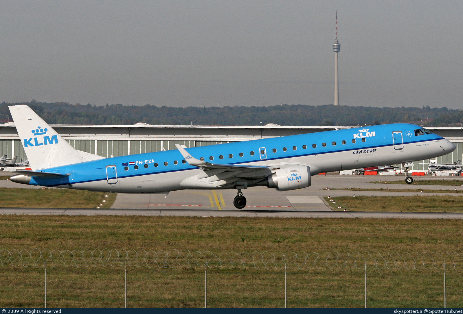 Photo of PH-EZA - Embraer ERJ-190STD operated by KLM Cityhopper