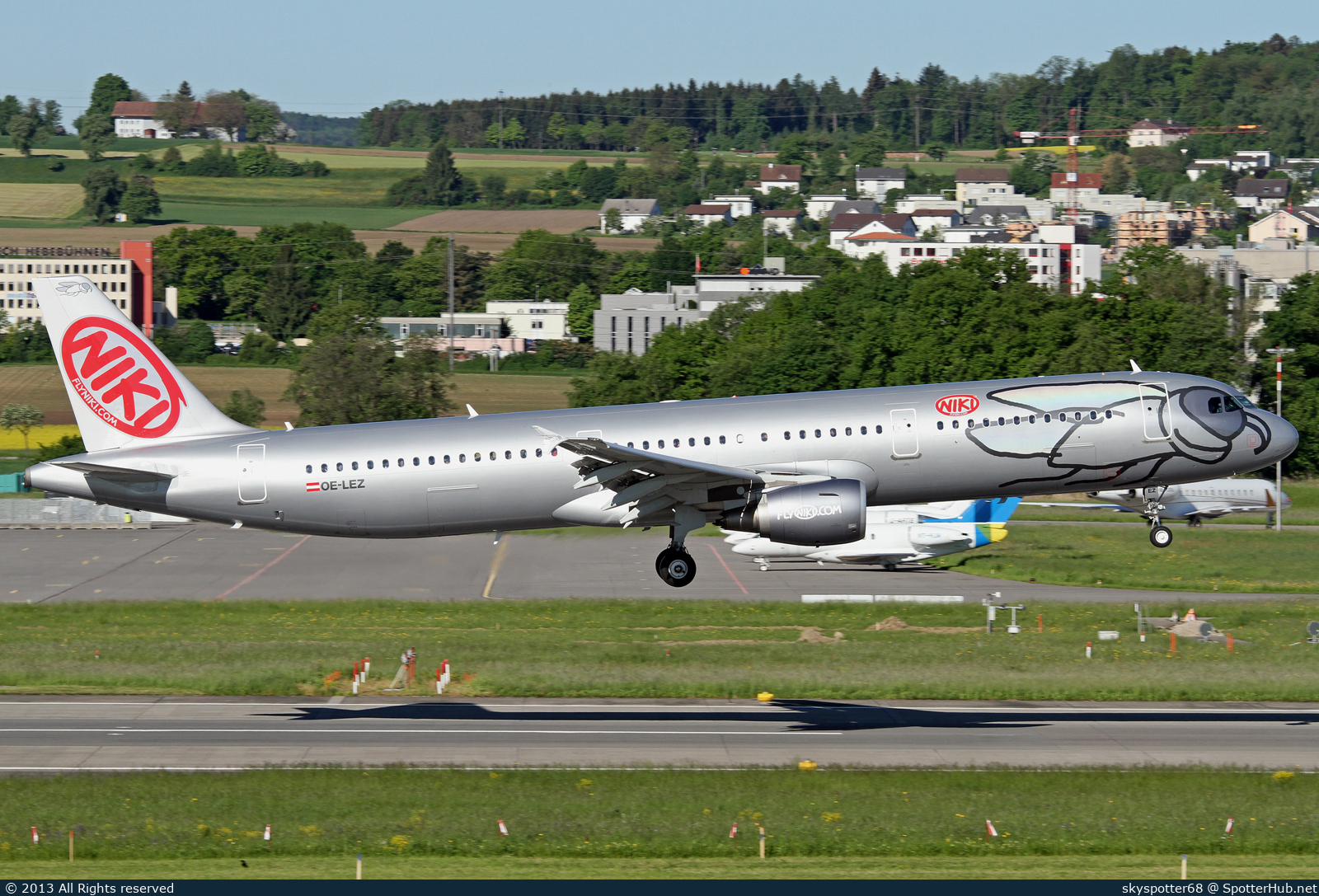 Photo of OE-LEZ - Airbus A321-211 operated by Niki