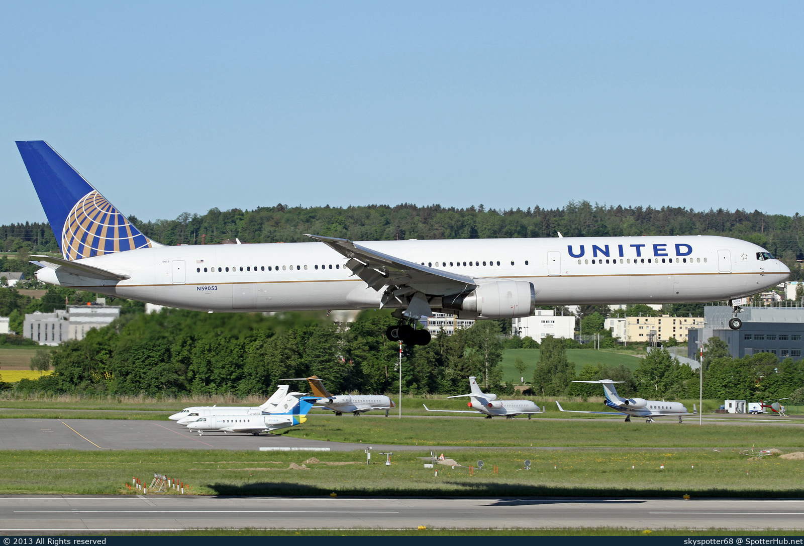 Photo of N59053 - Boeing 767-424(ER) operated by United Airlines