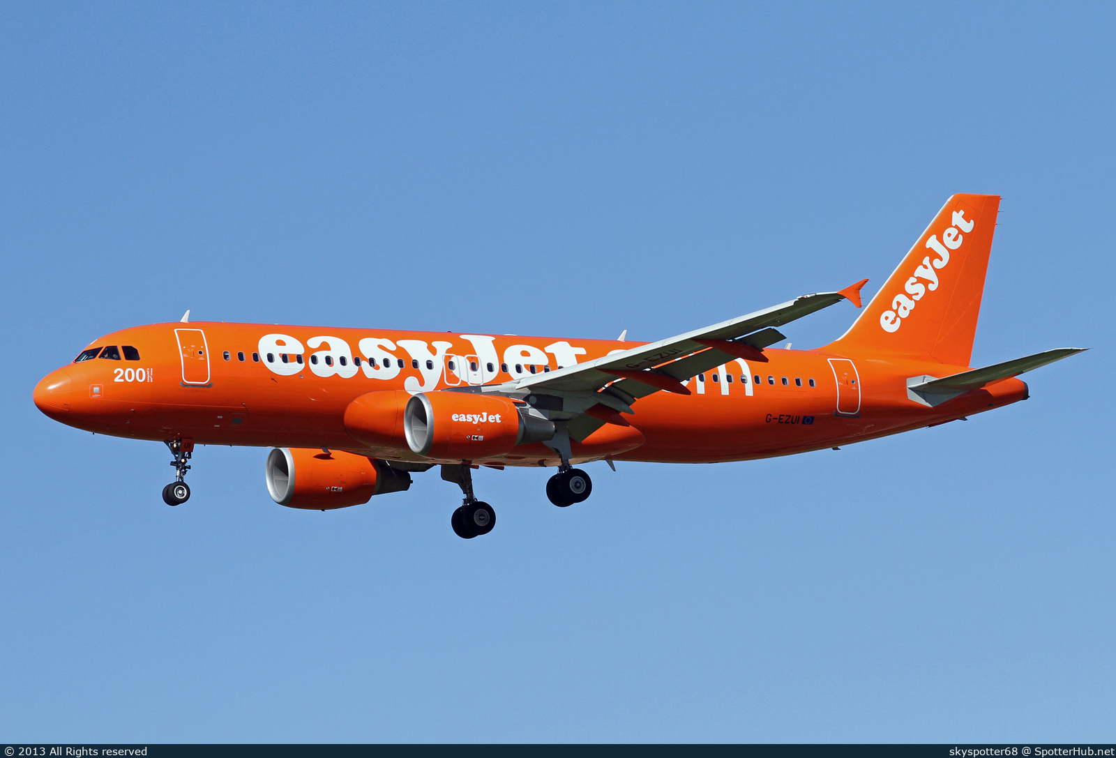 Photo of G-EZUI - Airbus A320-214 operated by easyJet