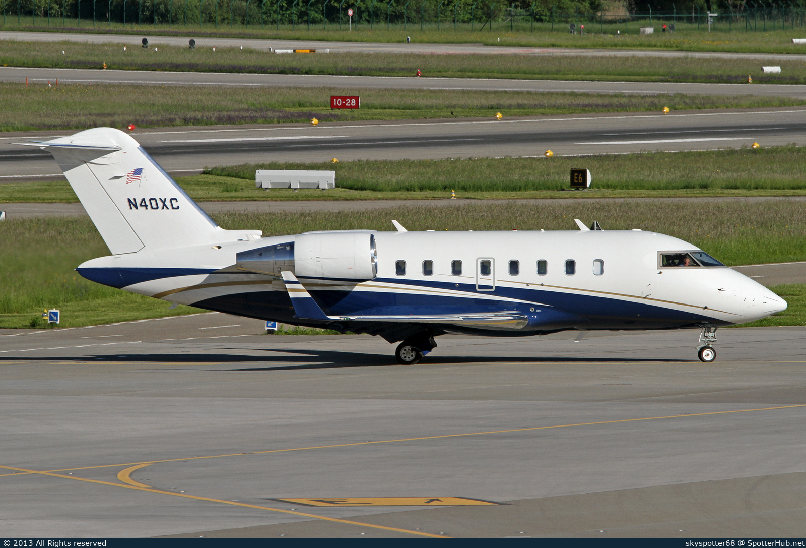 Photo of N40XC - Bombardier Challenger 605 operated by Xcoal Energy & Resources