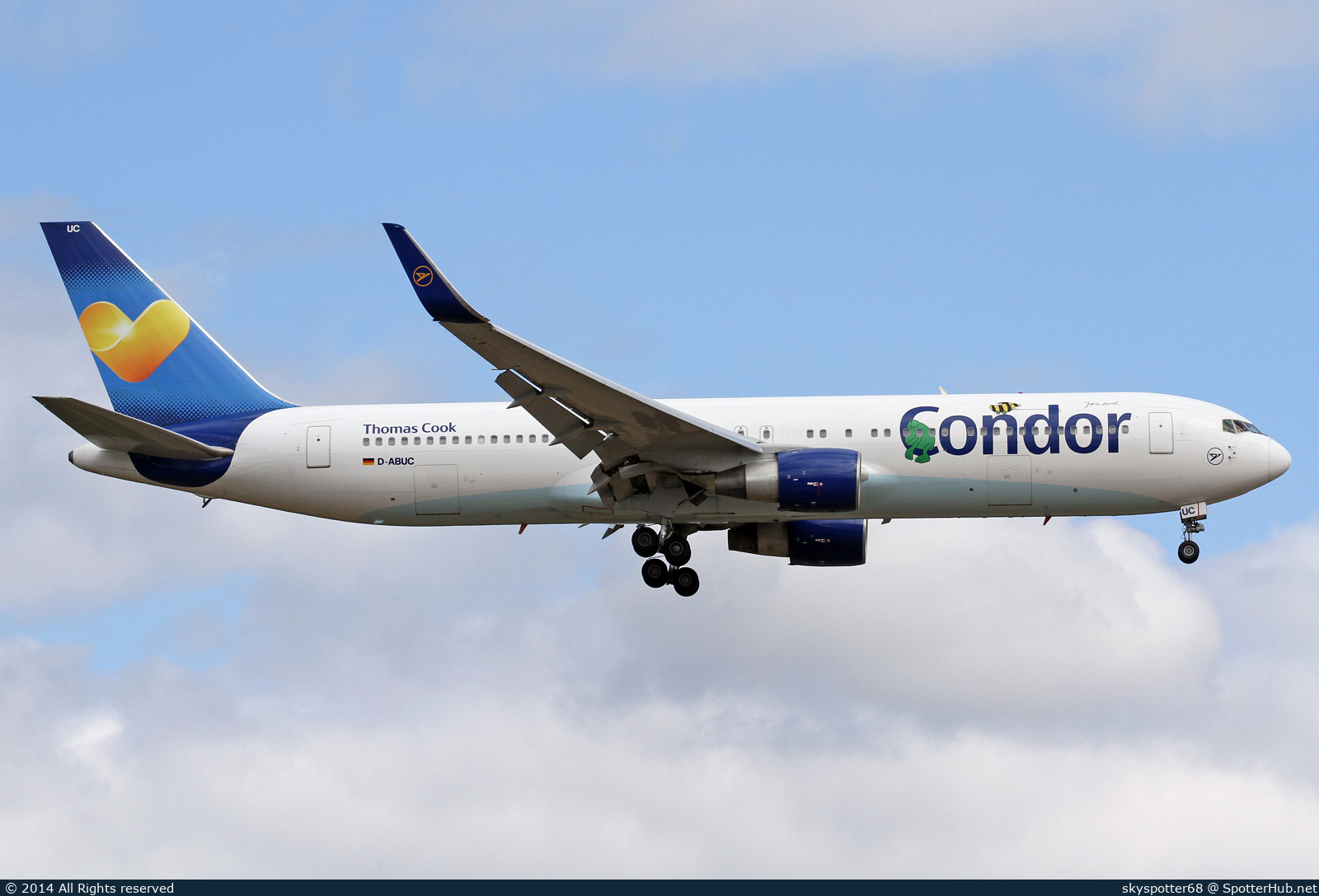 Photo of D-ABUC - Boeing 767-330(ER) operated by Condor