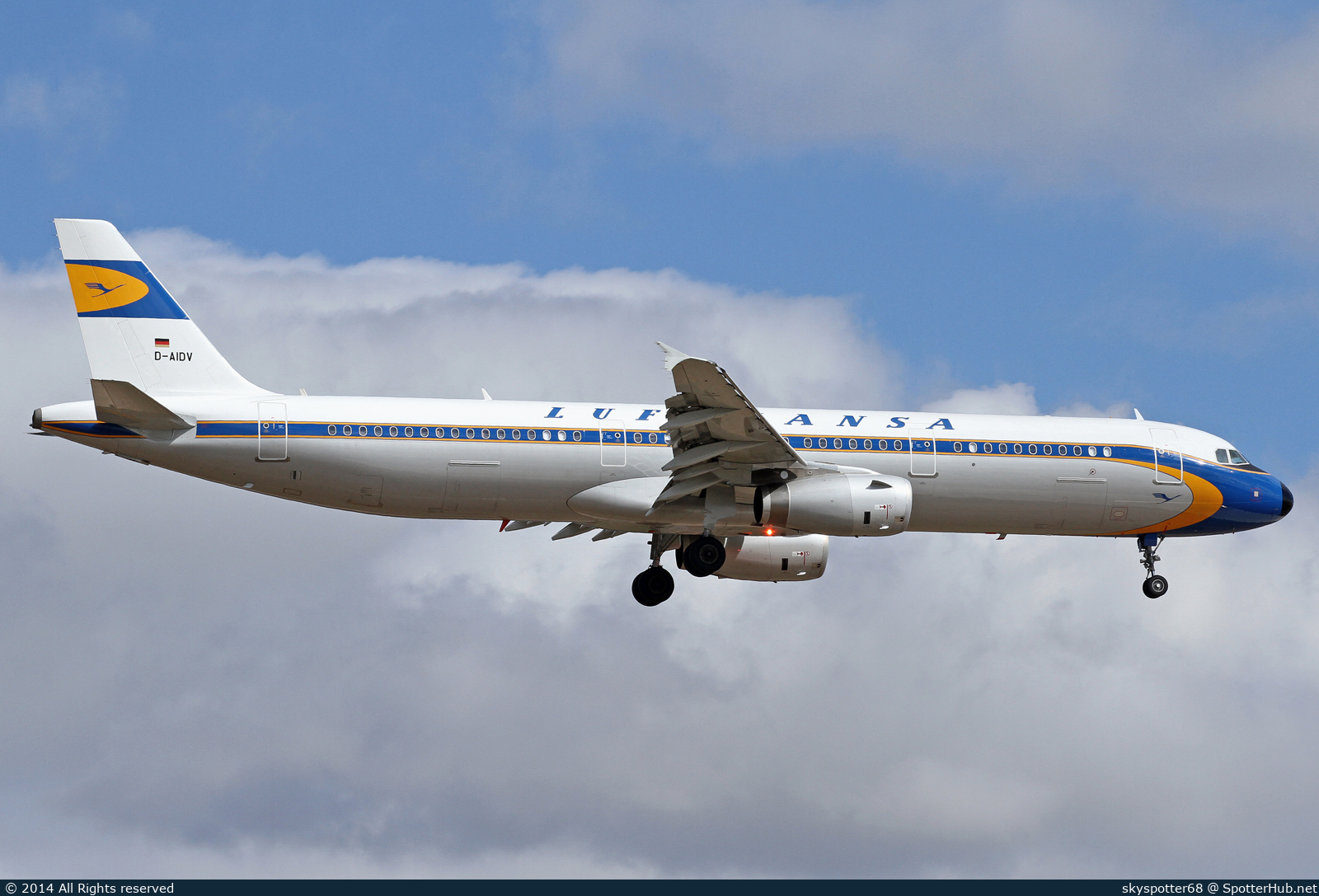 Photo of D-AIDV - Airbus A321-231 operated by Lufthansa